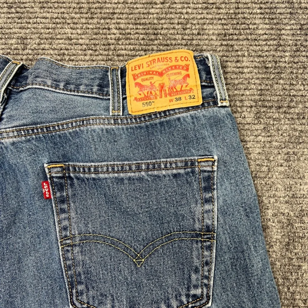 Levis 550 Relaxed Fit Mens Jeans 38x32 Medium Wash Blue 100% Cotton Denim